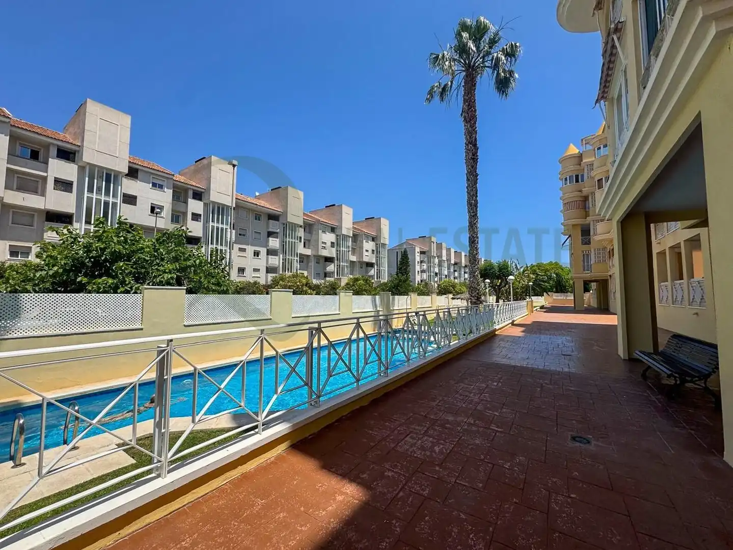 Außenansicht von Erdgeschoss zum Verkauf in Alicante / Alacant mit Klimaanlage, Heizung und Privatgarten