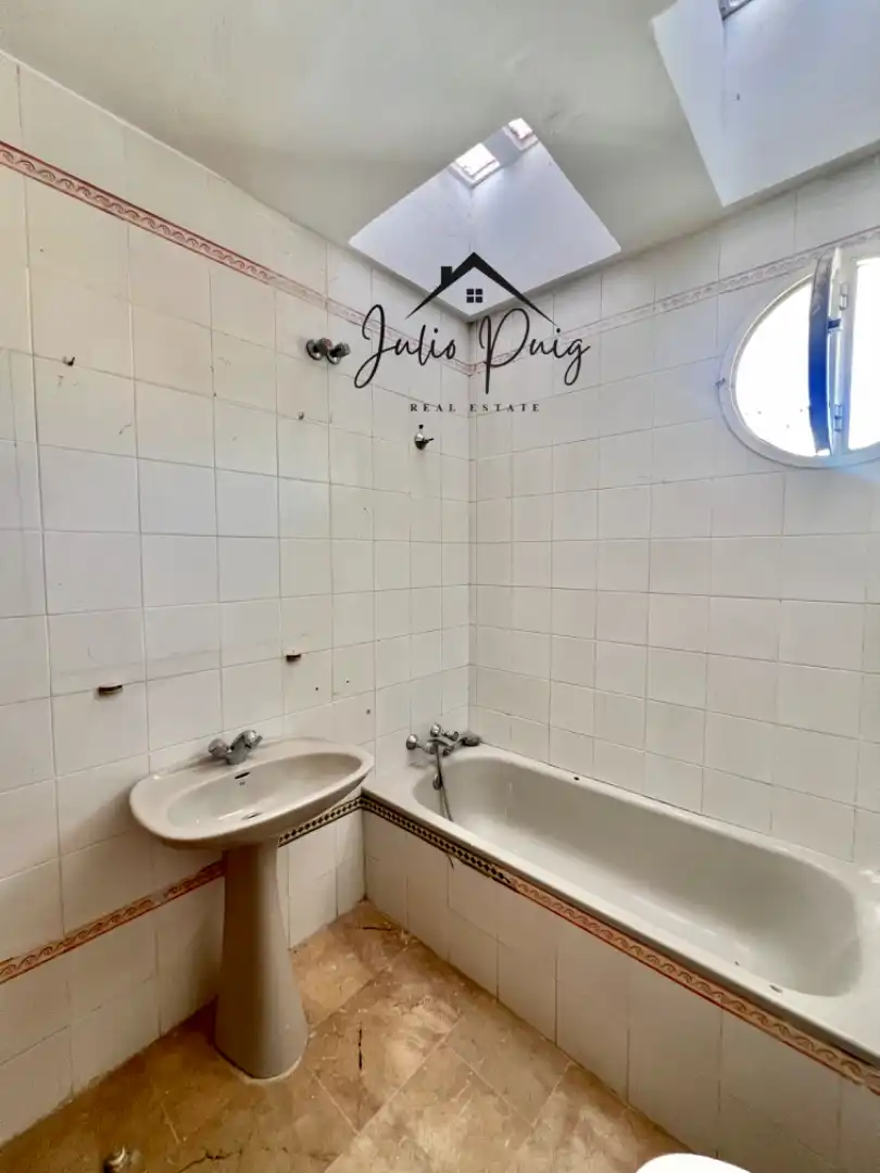 Bathroom of Houses for sale in Coria del Río  with Air Conditioner, Terrace and Storage room