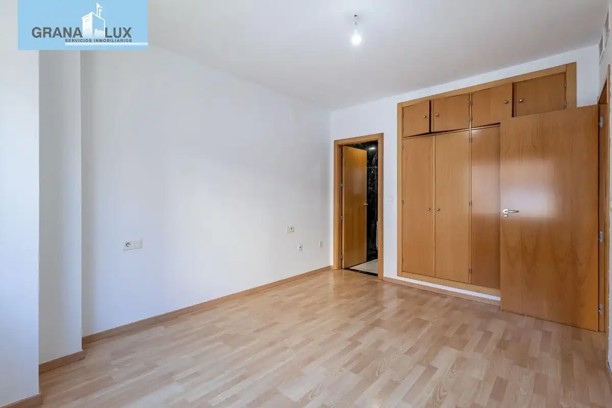 Habitación de Dúplex en venta en Granada con Aire acondicionado, Calefacción y Terraza