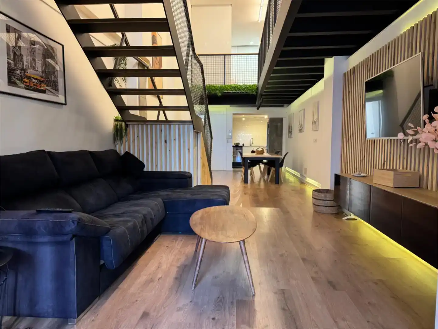 Living room of Flat for rent in Vigo   with Parquet flooring, Storage room and Furnished