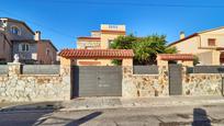 Vista exterior de Casa o xalet en venda en El Vendrell amb Terrassa, Piscina i Balcó