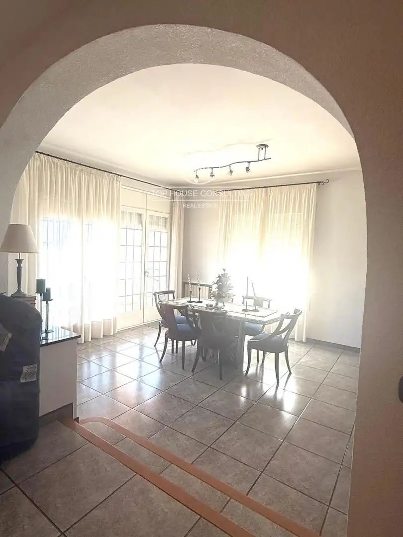 Menjador de Casa o xalet en venda en Arenys de Munt amb Calefacció, Terrassa i Moblat
