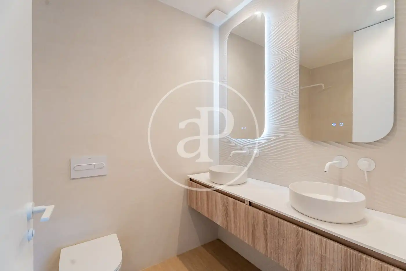 Bathroom of Flat for sale in Madrid  with Air Conditioner, Heating and Terrace
