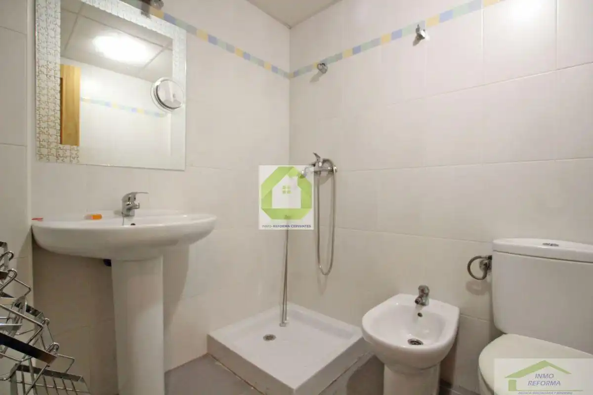 Bathroom of Flat for share in Armilla  with Storage room and Furnished