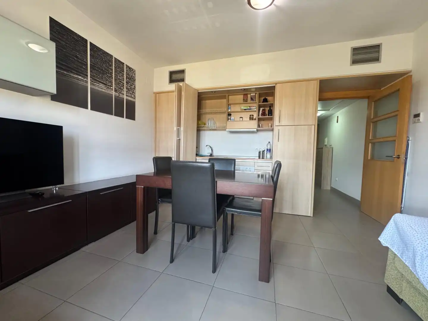Menjador de Apartament de lloguer en Camas amb Aire condicionat i Moblat