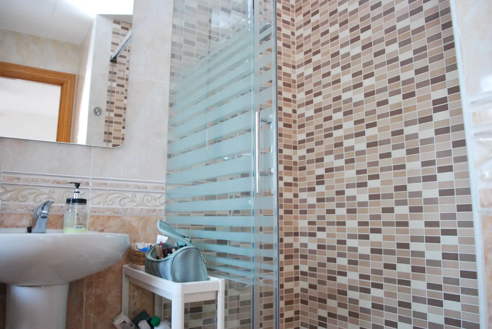 Badezimmer von Einfamilien-Reihenhaus zum Verkauf in Valdemorillo mit Privatgarten, Terrasse und Abstellraum
