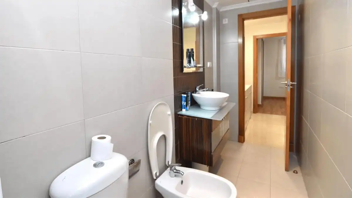 Bany de Casa o xalet en venda en Daya Vieja amb Aire condicionat, Jardí privat i Terrassa