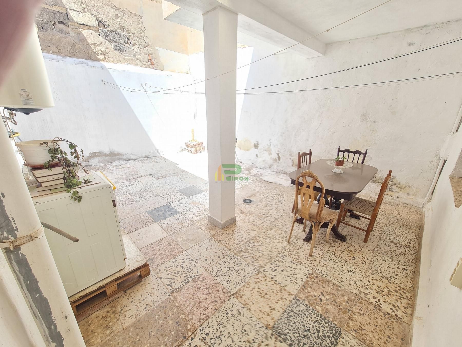 Planta baixa en venda en Totana amb Terrassa, Traster i Balcó