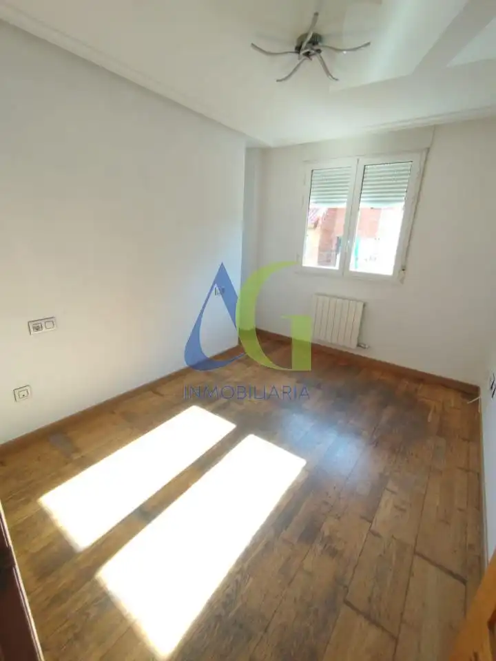 Dormitori de Pis en venda en San Andrés del Rabanedo amb Calefacció, Parquet i Traster