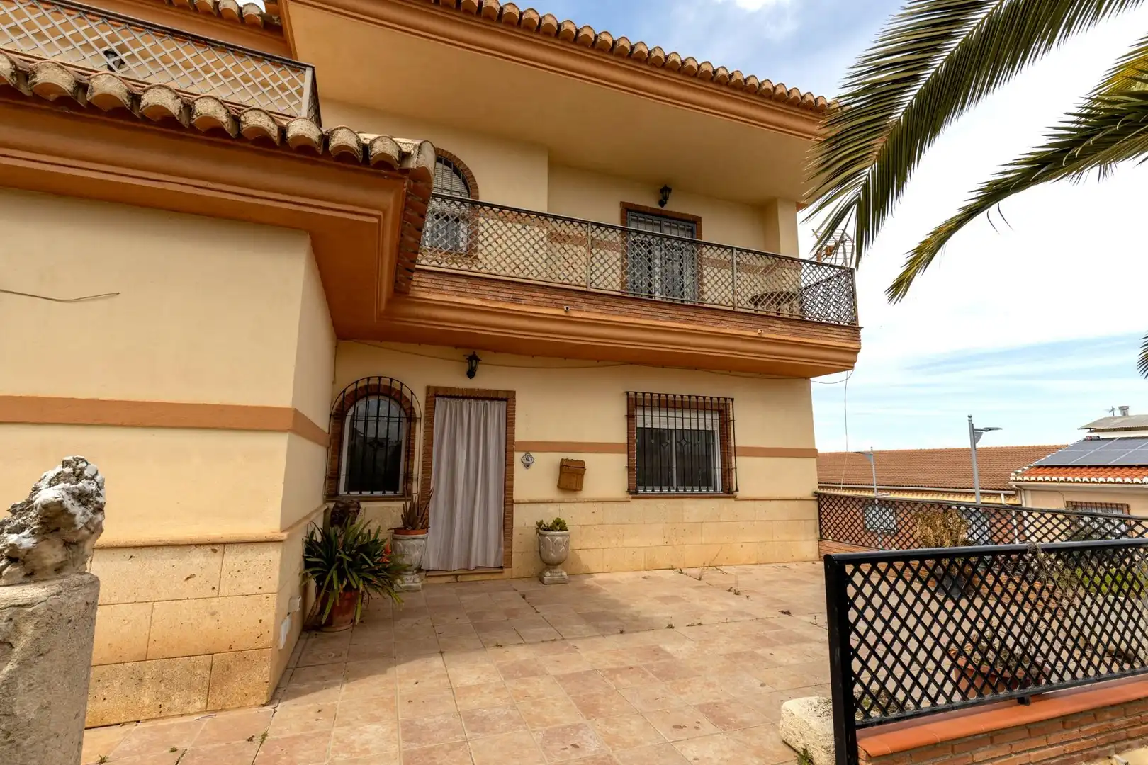 Vista exterior de Casa o chalet en venta en Escúzar con Terraza y Piscina