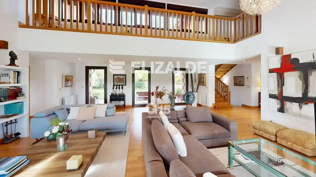 Sala d'estar de Casa o xalet en venda en Hondarribia amb Calefacció, Jardí privat i Terrassa