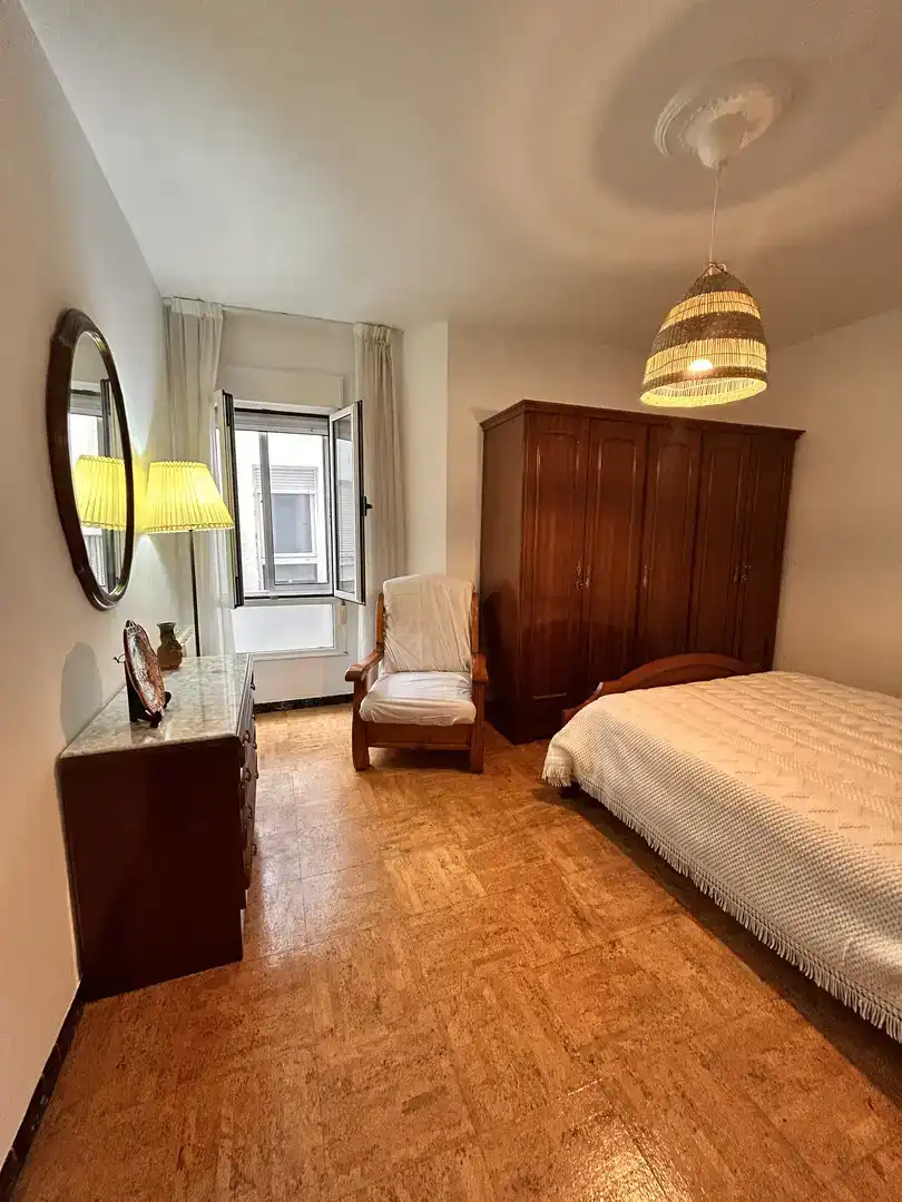 Habitación de Piso para compartir en Gijón  con Parquet, Trastero y Amueblado
