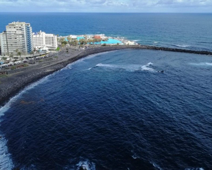 Vista exterior de Apartament de lloguer en Puerto de la Cruz amb Balcó