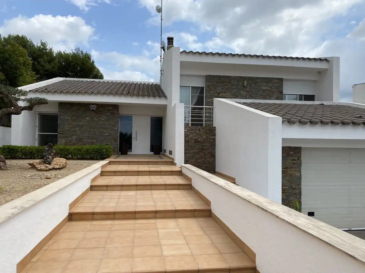 Houses for sale in Margallo, Grau - Quintanes
