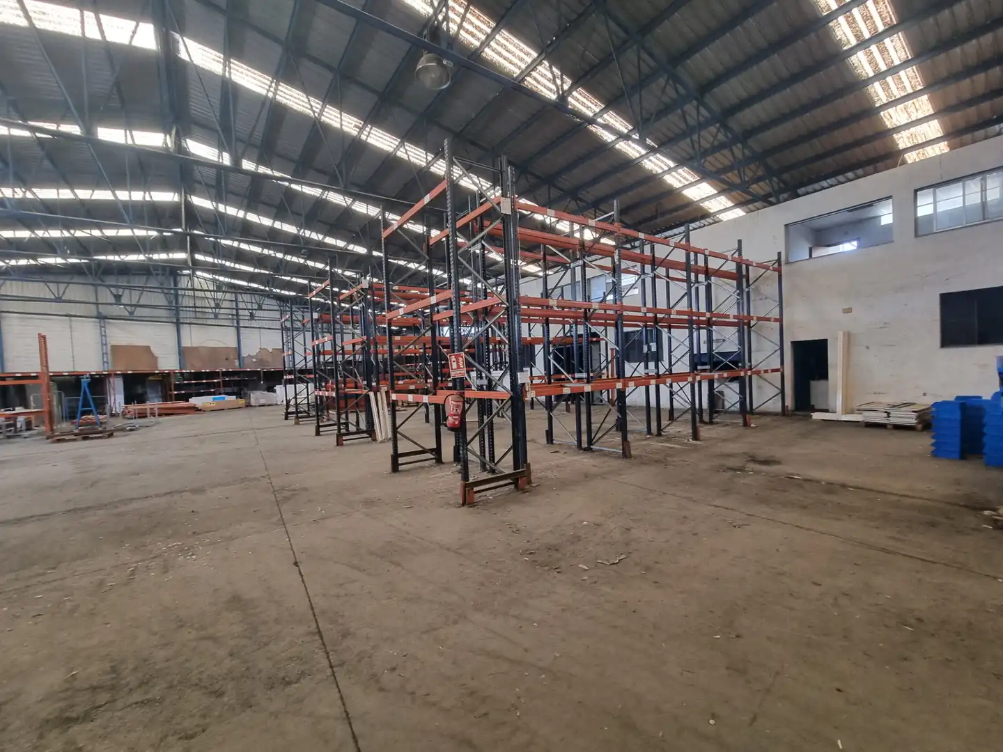 Nau industrial en venda en Almería amb Calefacció i Alarma
