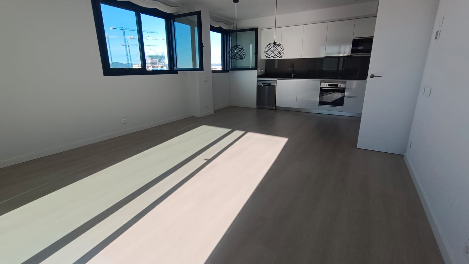 Cuina de Pis de lloguer en L'Hospitalet de Llobregat amb Aire condicionat, Calefacció i Parquet