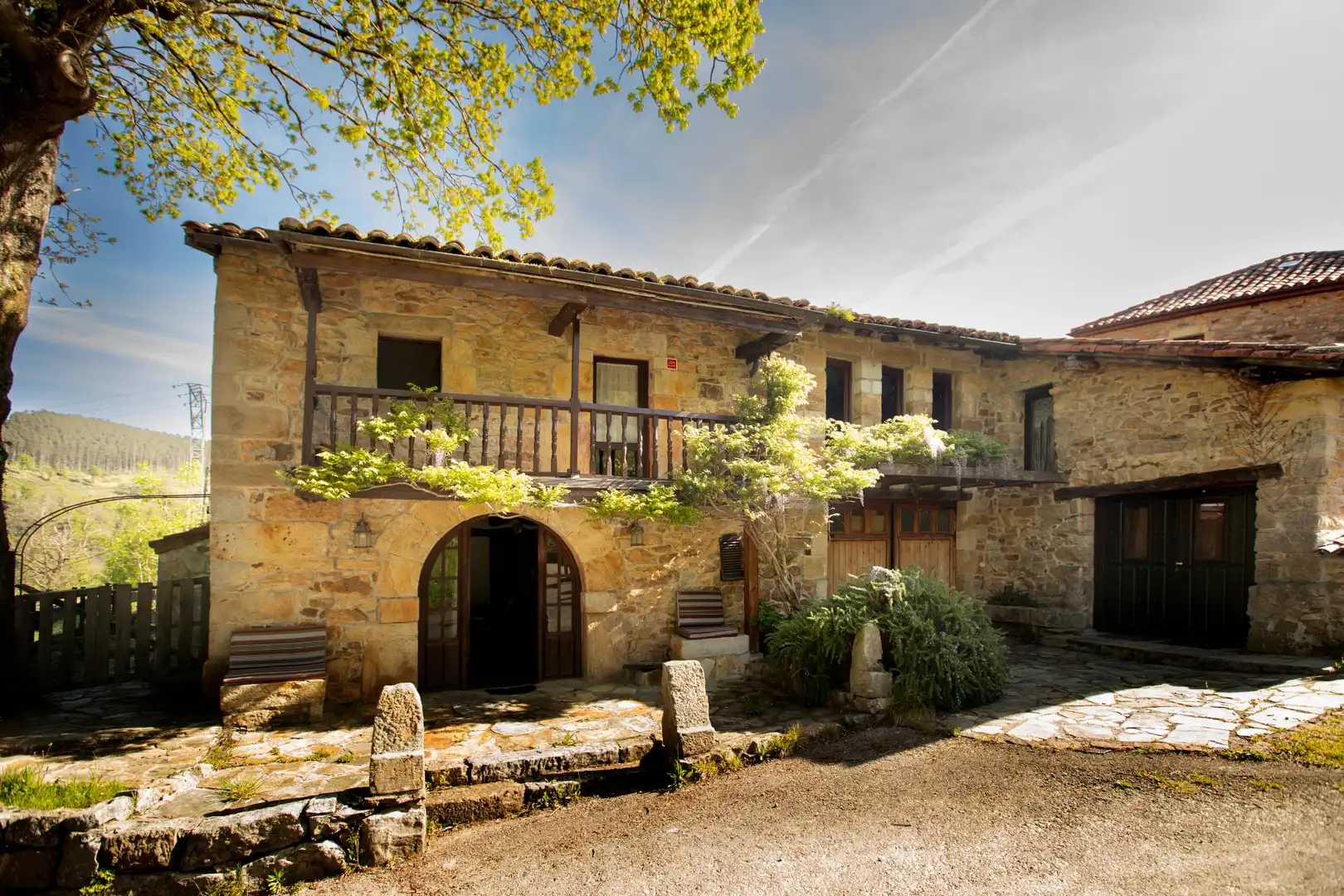 Vista exterior de Casa o xalet en venda en Luena  amb Calefacció, Jardí privat i Parquet