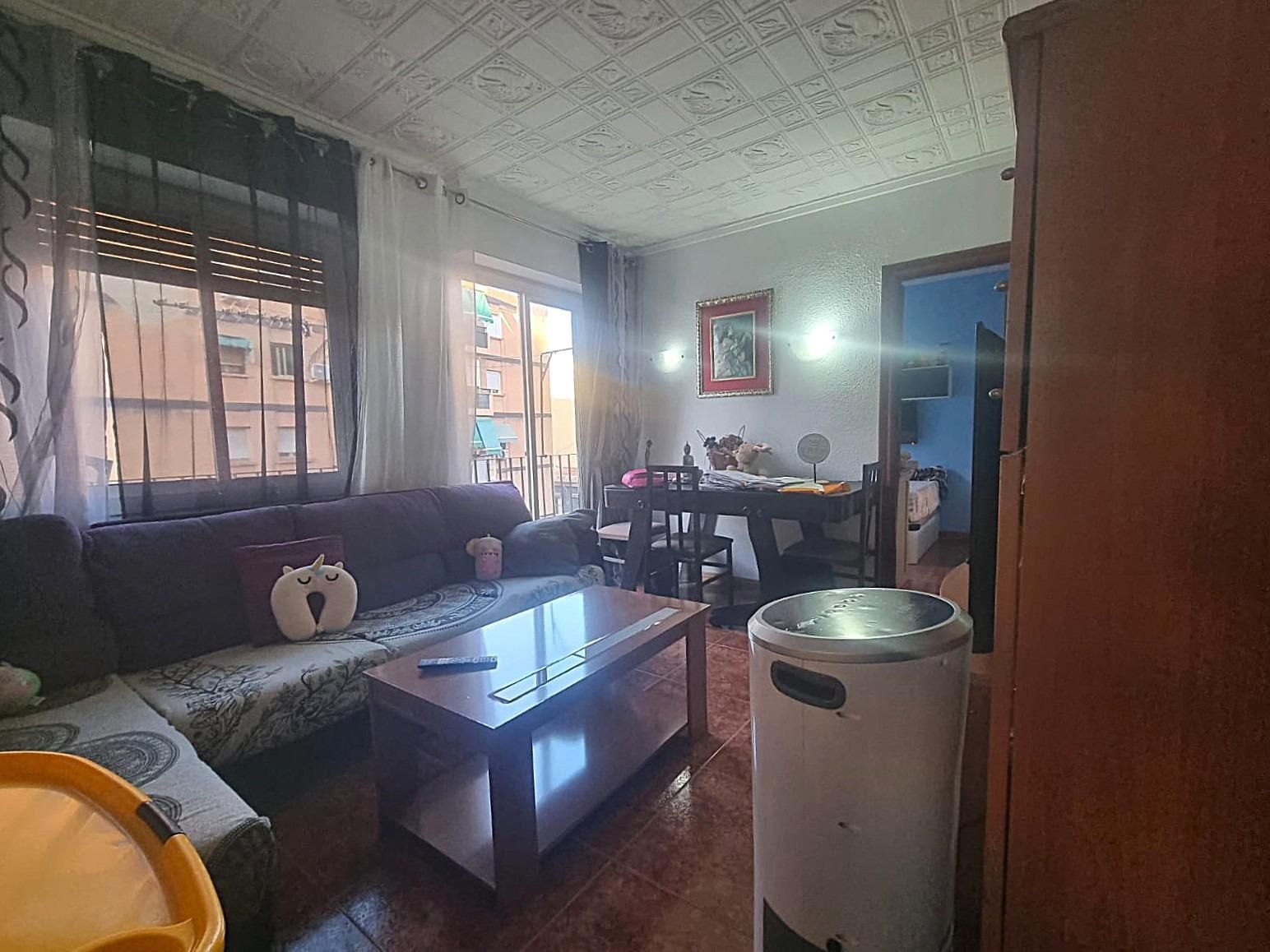 Habitación de Piso en venta en Alicante / Alacant con Calefacción, Terraza y Balcón