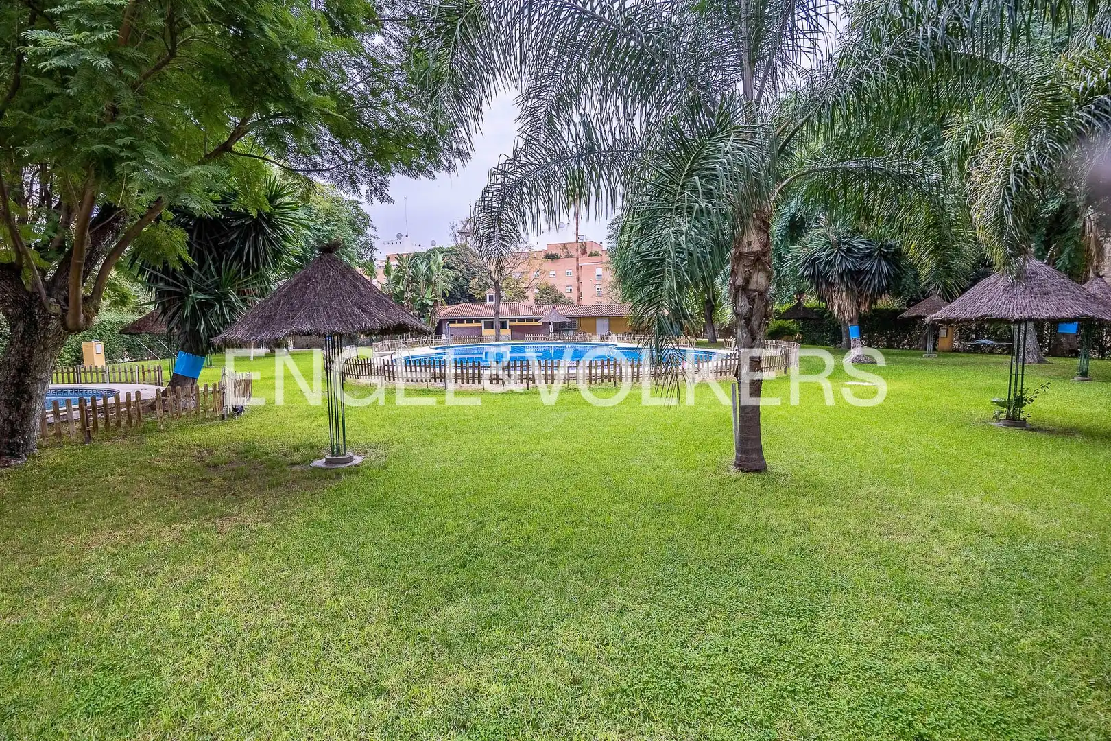 Swimming pool of Flat for sale in Sevilla  with Heating, Private garden and Terrace