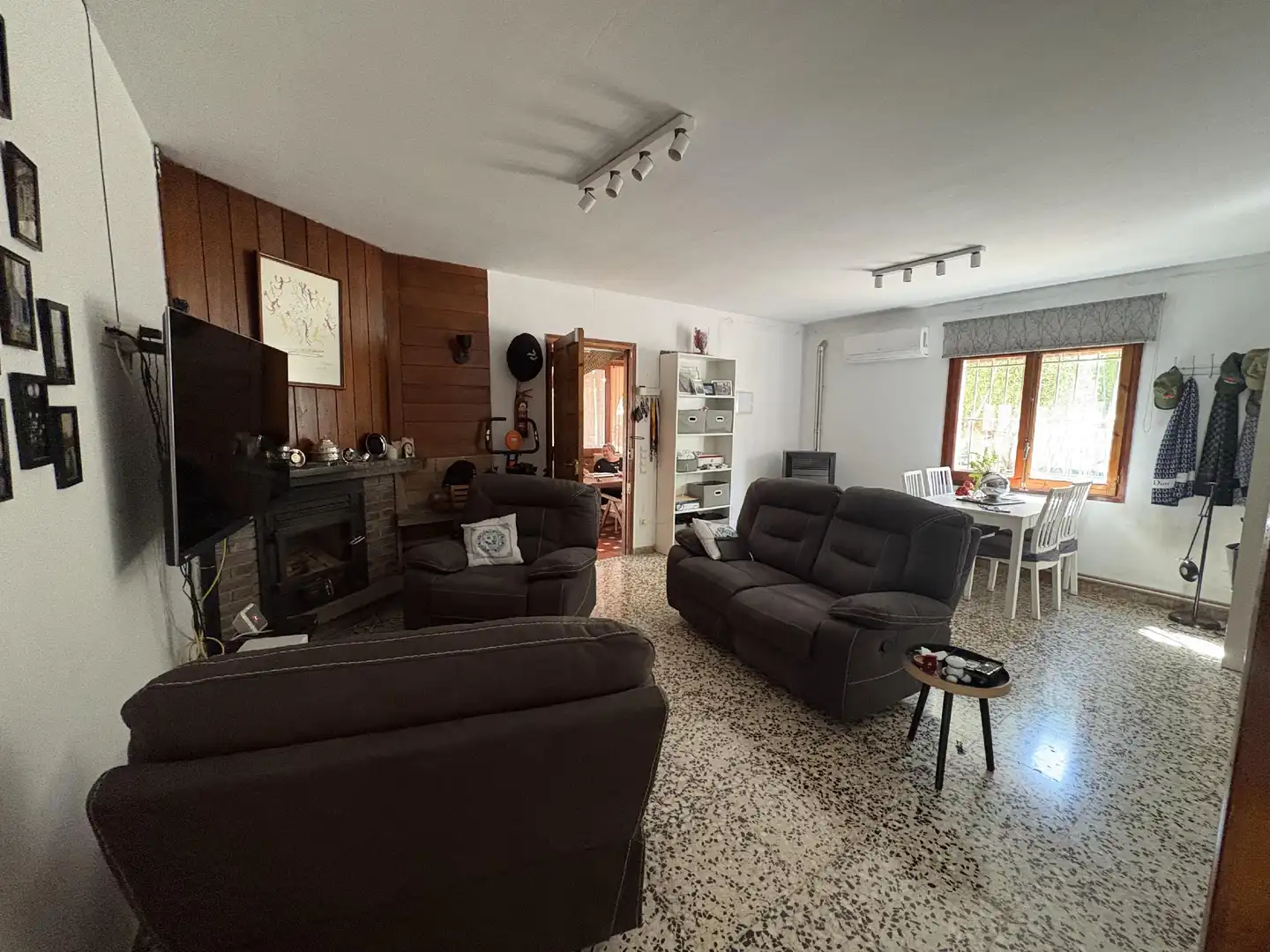Sala d'estar de Casa o xalet en venda en Cabrera d'Anoia amb Aire condicionat, Jardí privat i Traster