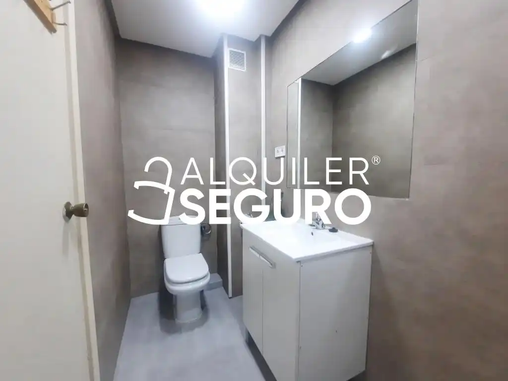 Bathroom of Flat for rent in Madrid  with Terrace