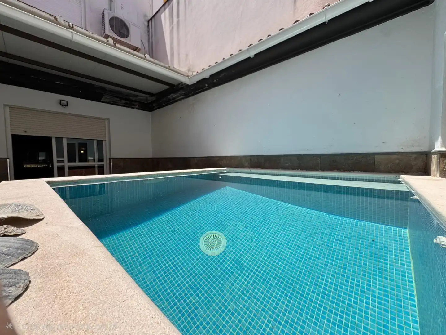 Piscina de Casa adosada en venda en Sanlúcar la Mayor amb Terrassa i Piscina comunitària