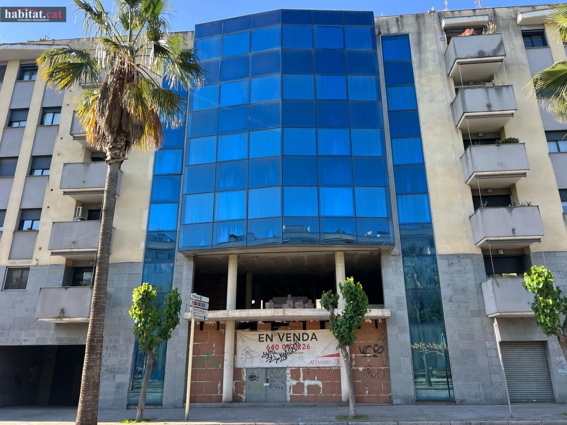 Vista exterior de Edifici en venda en Vilanova i la Geltrú