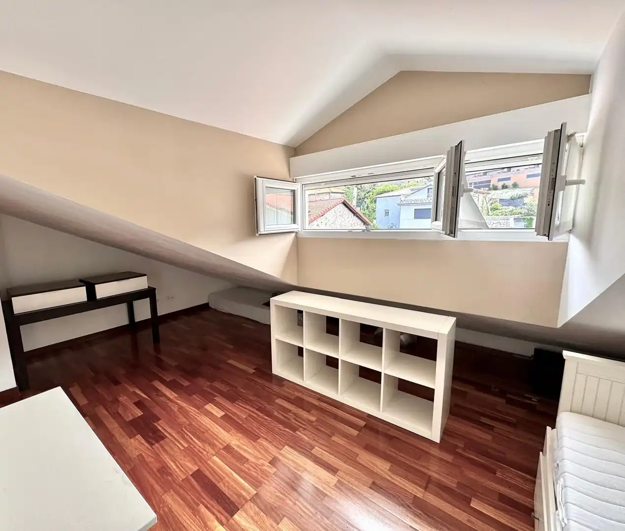 Habitación de Casa adosada en venta en Castro-Urdiales con Calefacción, Jardín privado y Terraza