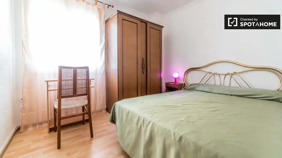 Bedroom of Flat for share in Valencia  with Air Conditioner, Terrace and Furnished