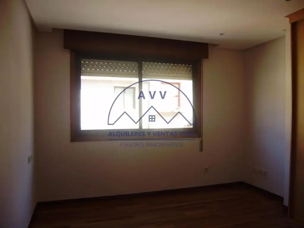 Piso de alquiler en Vigo  con Parquet