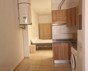 Dormitori de Apartament de lloguer en  Melilla Capital amb Balcó