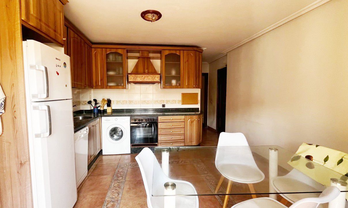 Kitchen of Flat to rent in Salamanca Capital  with Heating, Parquet flooring and Furnished