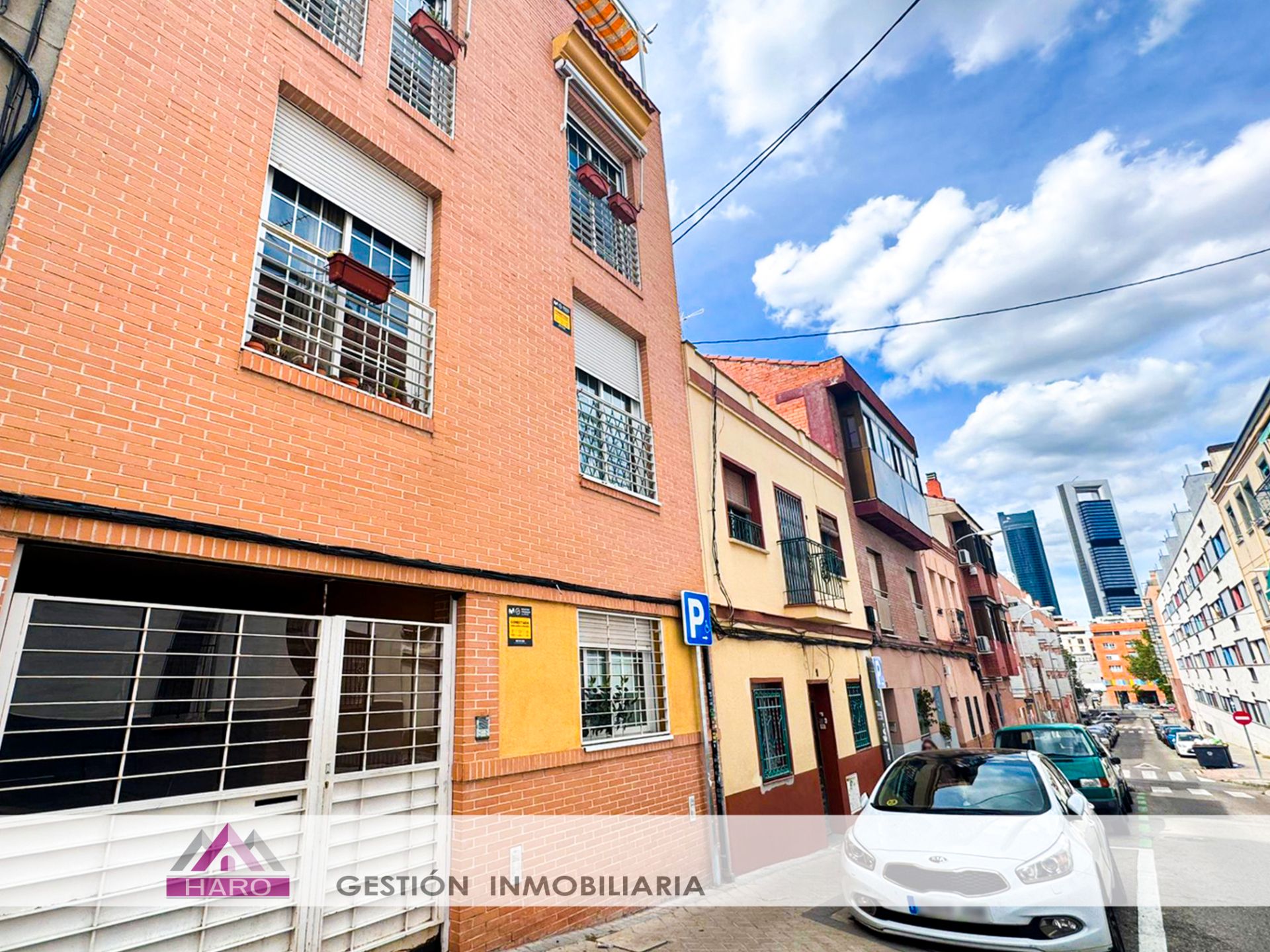 Exterior view of Duplex for sale in  Madrid Capital  with Heating
