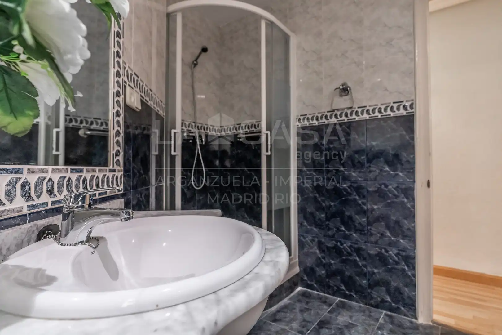 Baño de Piso en venta en Madrid con Calefacción y Trastero