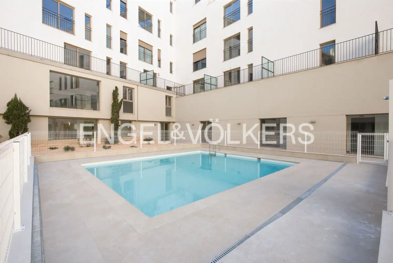 Piscina de Piso de alquiler en Valencia con Aire acondicionado, Calefacción y Jardín privado