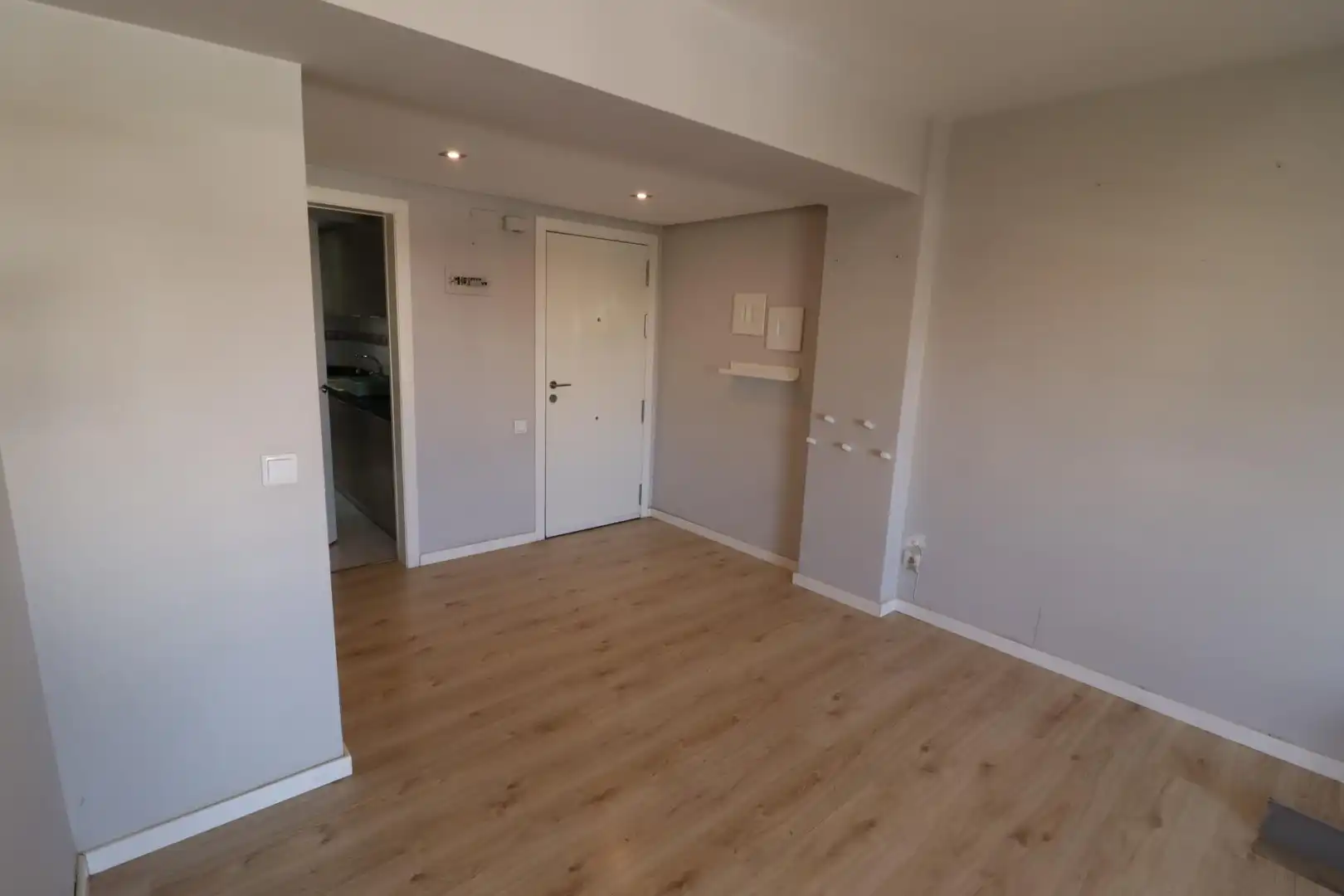 Flat for rent in Valencia  with Air Conditioner