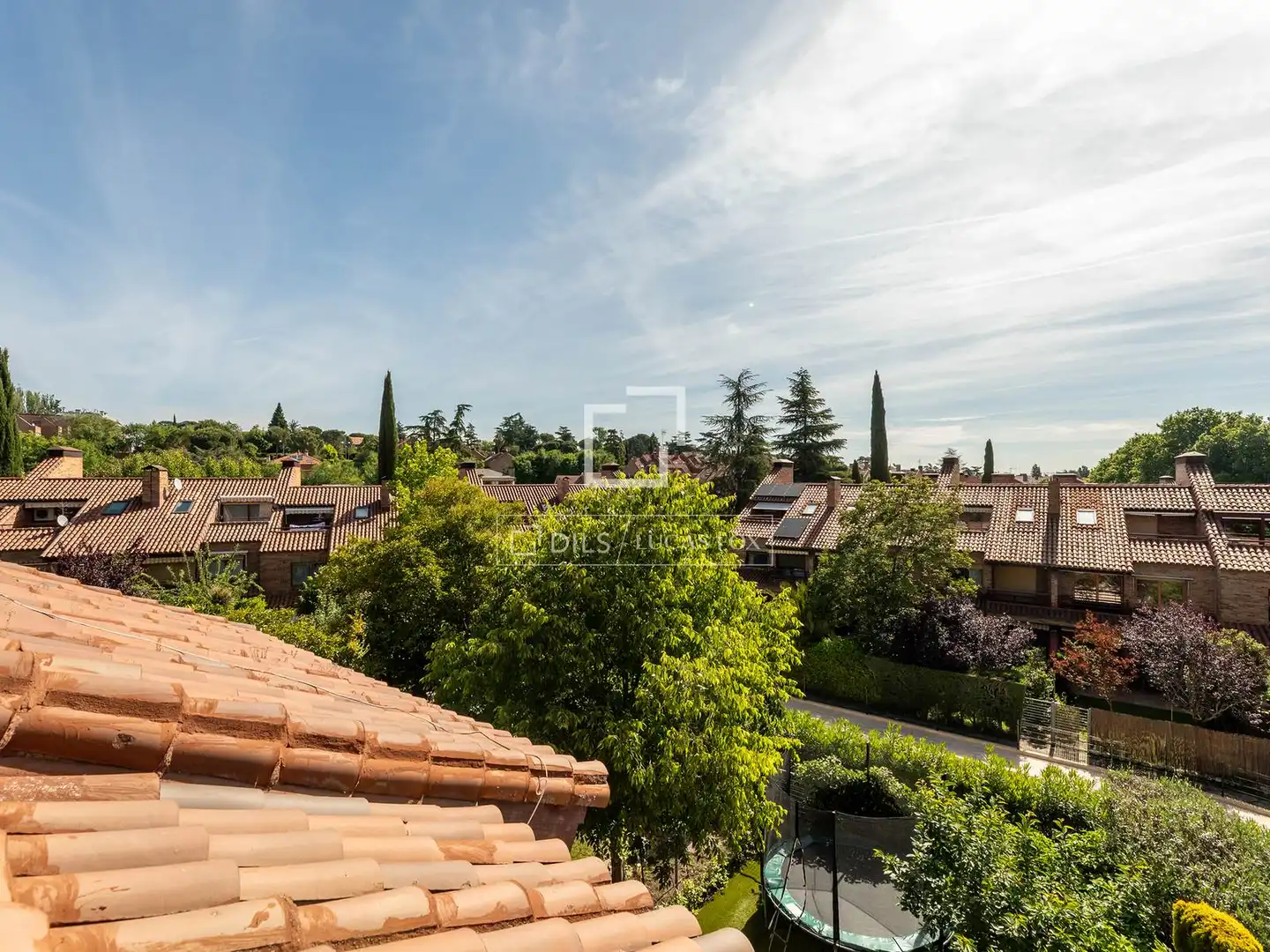Vista exterior de Casa o xalet en venda en Majadahonda amb Aire condicionat, Jardí privat i Terrassa