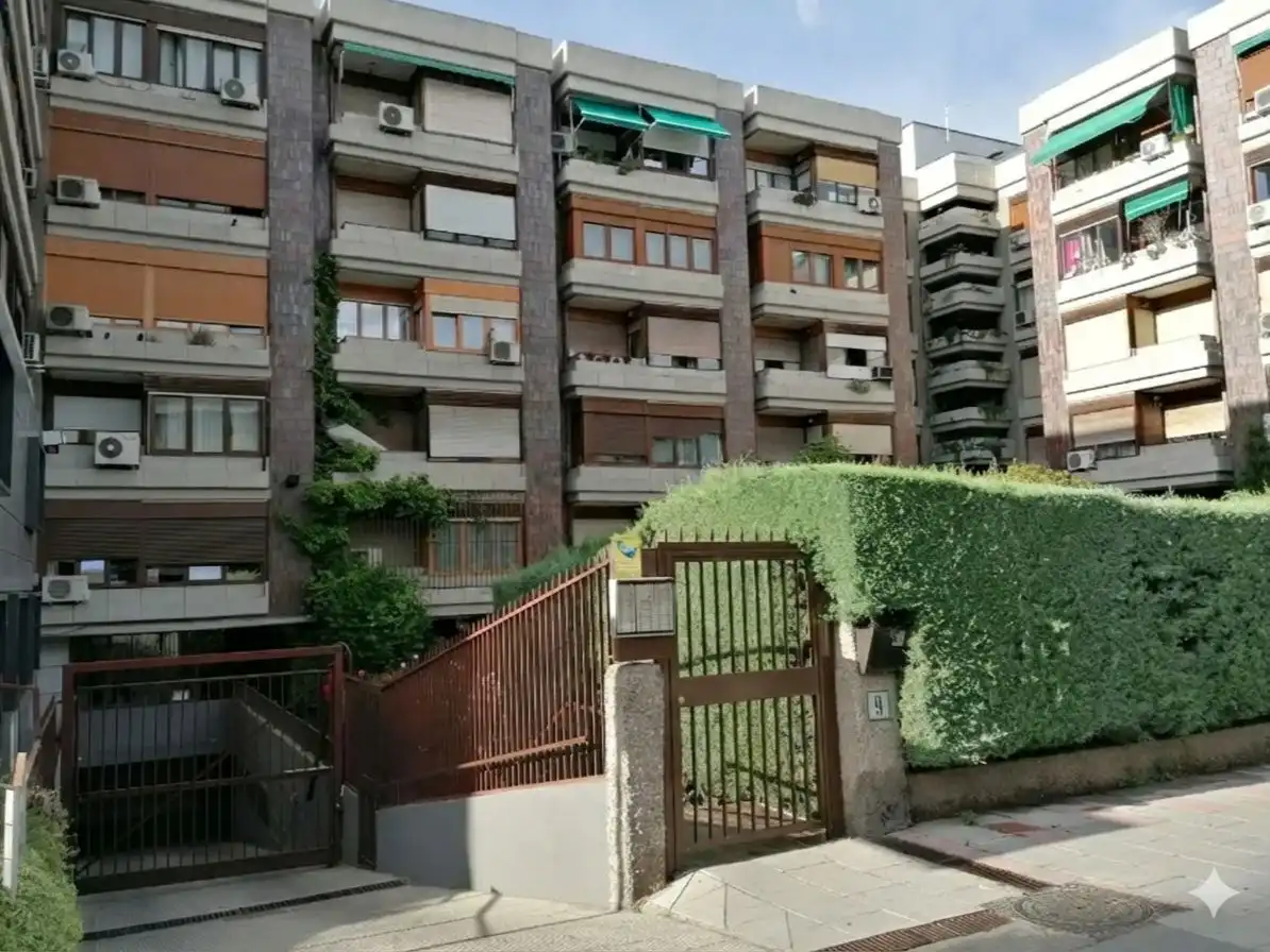 Vista exterior de Garaje de alquiler en Madrid
