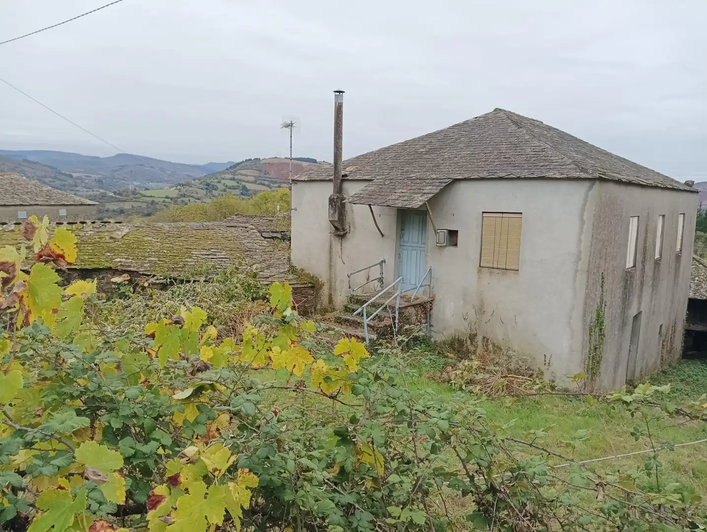 Casa o chalet en venta en Navia de Suarna con Jardín privado, Terraza y Amueblado