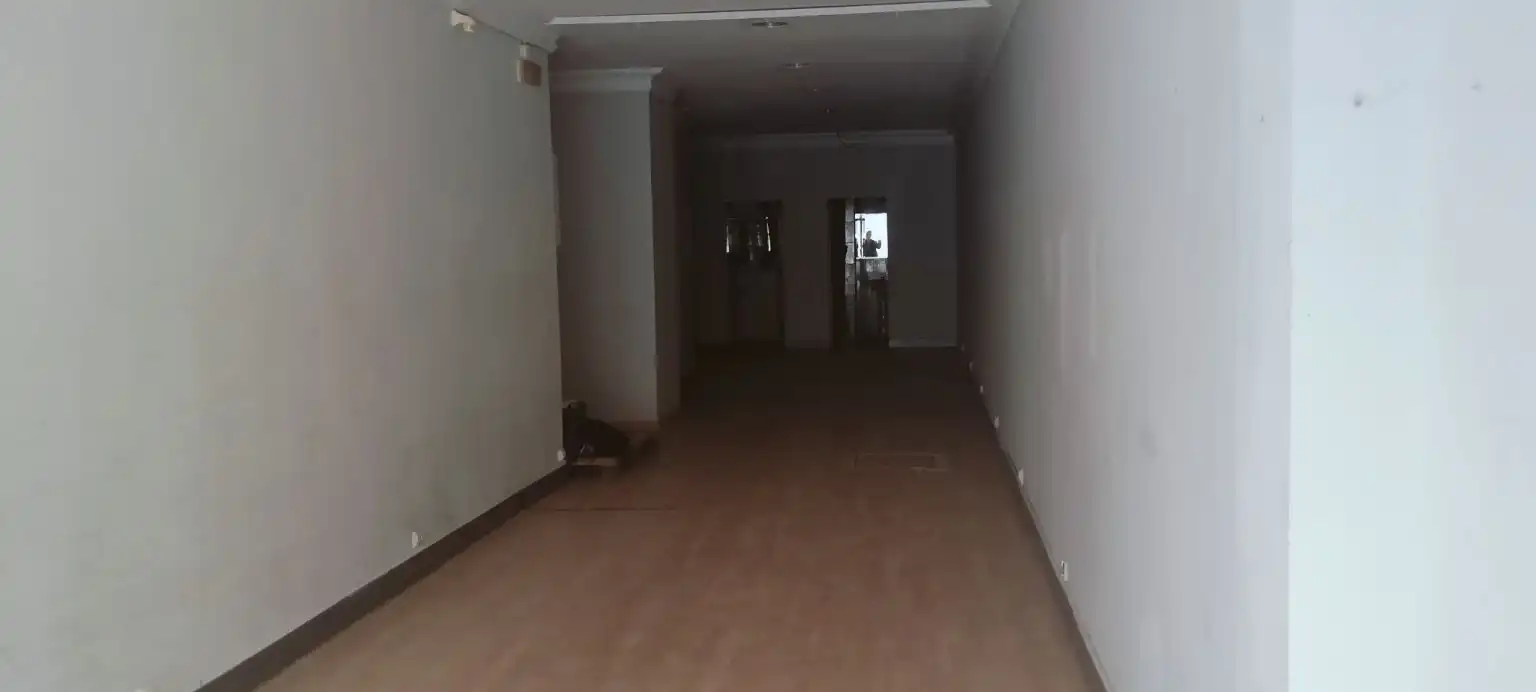 Local de alquiler en dato, Doctor Cerrada