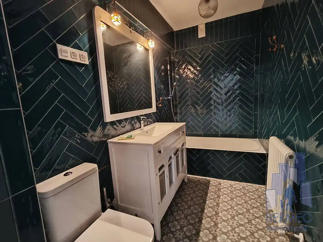 Baño de Piso en venta en Bermeo con Calefacción y Balcón