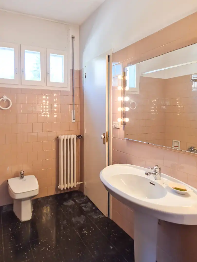 Bathroom of Houses for sale in Ripoll  with Private garden, Terrace and Swimming Pool