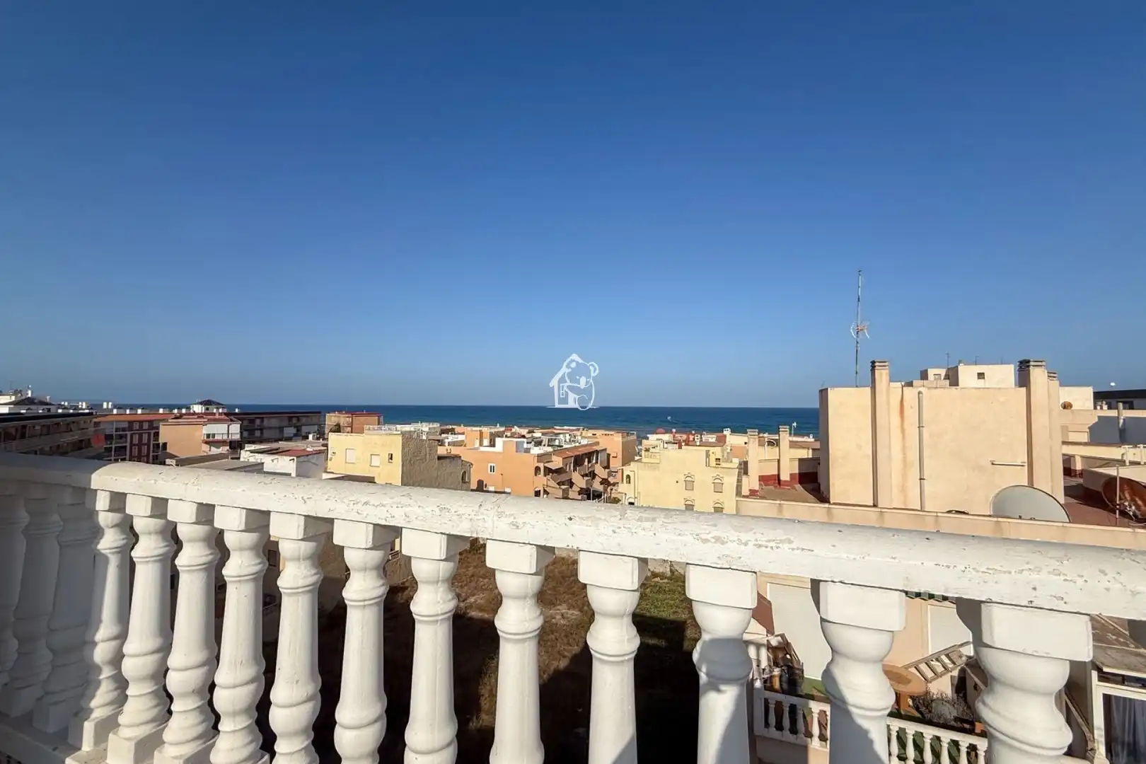 Außenansicht von Dachboden zur Miete in Torrevieja mit Klimaanlage, Privatgarten und Terrasse