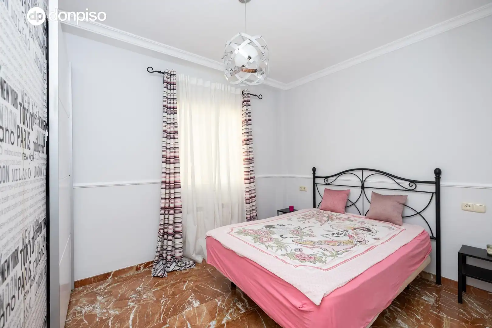 Casa aparellada amb terrassa en venda a MARIA PINET 10, imagen 33