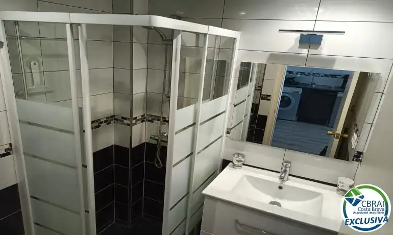 Baño de Apartamento en venta en Empuriabrava con Aire acondicionado, Calefacción y Terraza