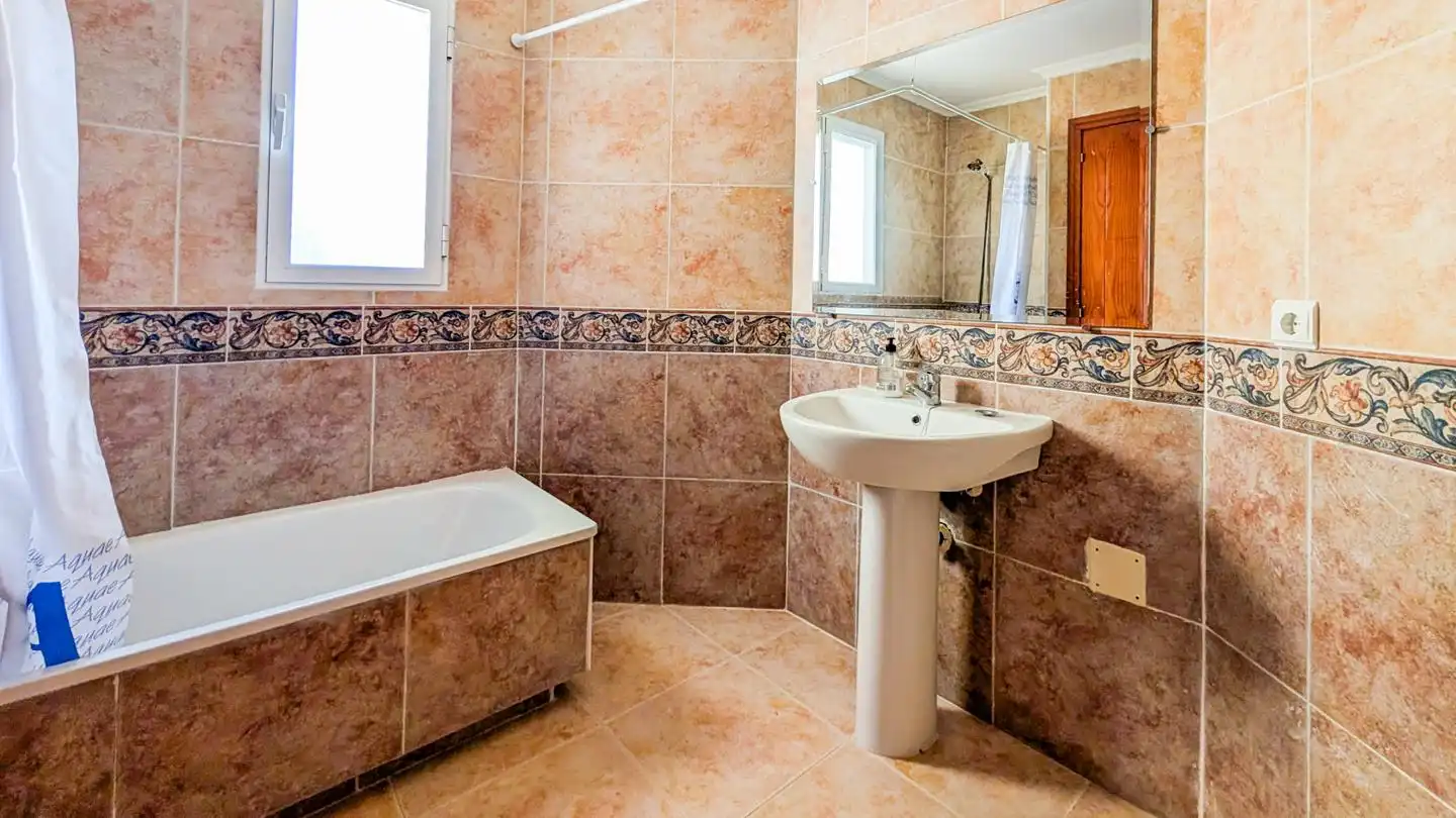 Baño de Casa o chalet en venta en Santa Pola con Jardín privado, Terraza y Piscina