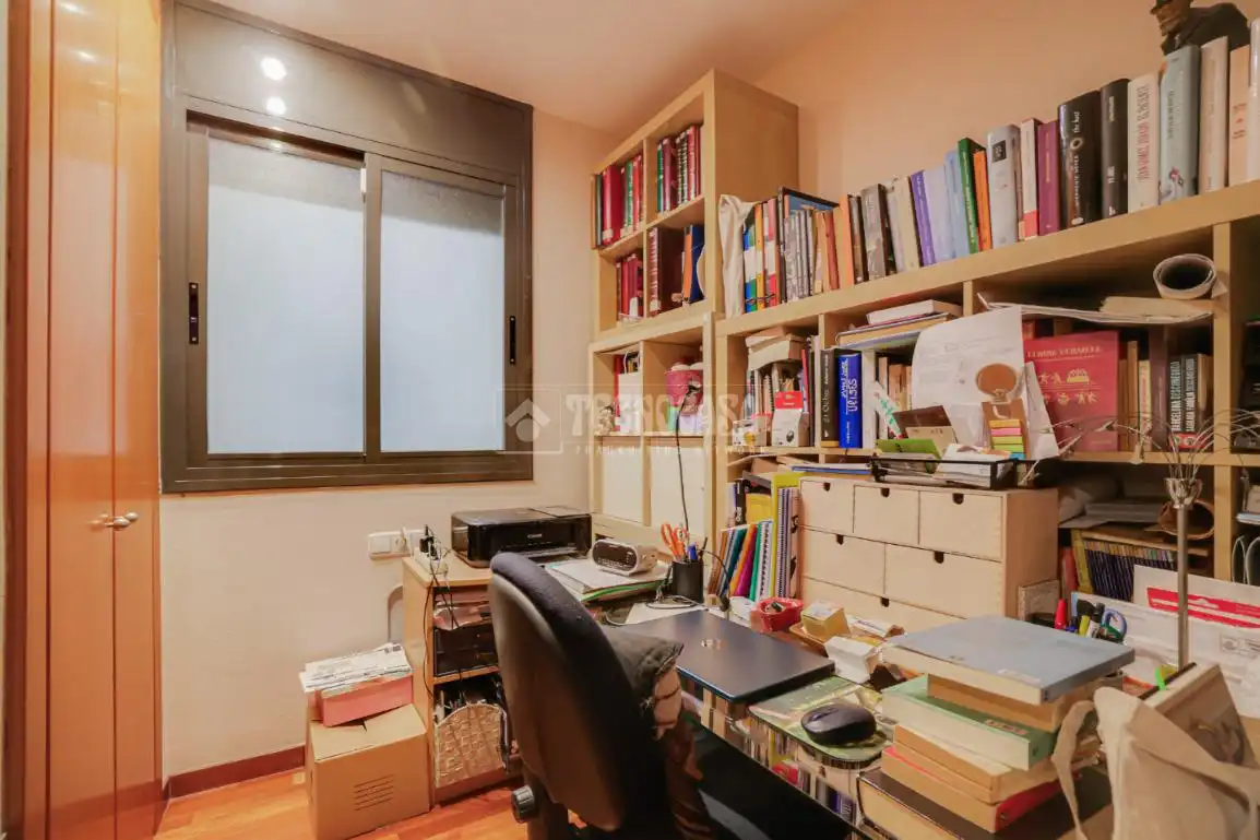 Habitación de Piso en venta en Barcelona con Balcón