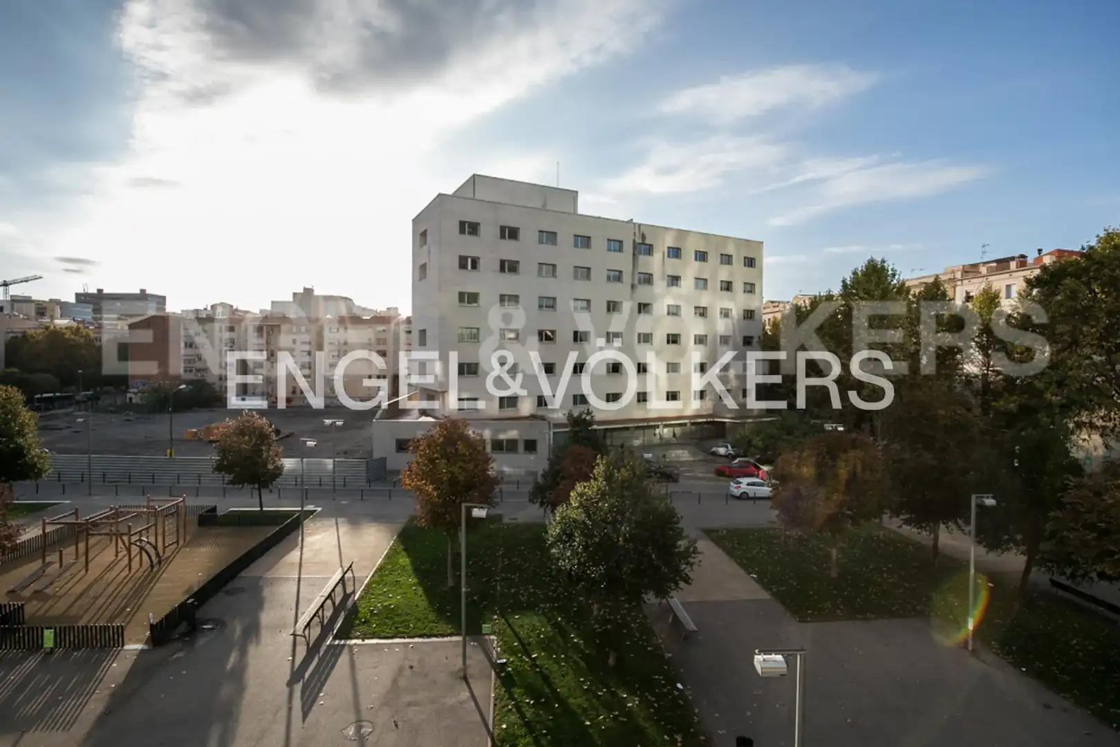 Vista exterior de Pis en venda en Barcelona amb Aire condicionat, Calefacció i Terrassa