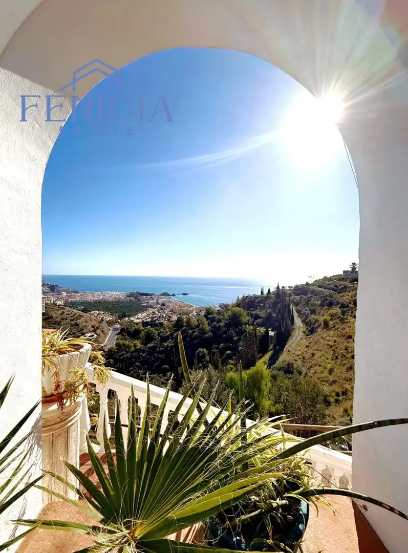 Vista exterior de Casa o chalet en venta en Almuñécar con Aire acondicionado, Calefacción y Jardín privado