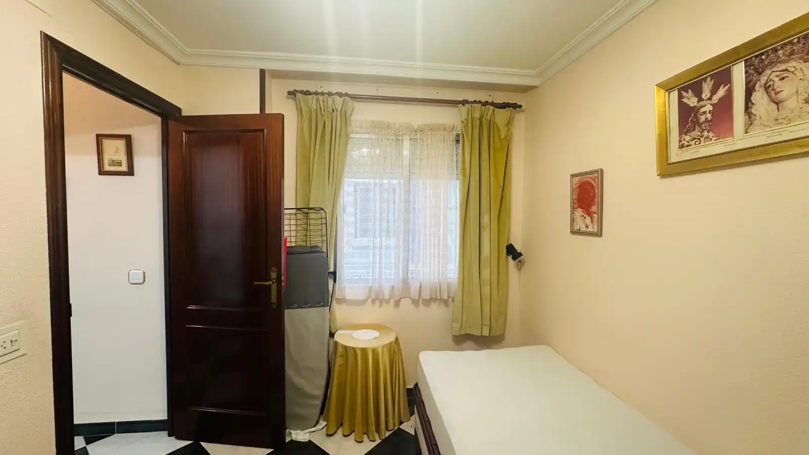 Schlafzimmer von Wohnung zum Verkauf in Sevilla mit Klimaanlage, Heizung und Terrasse